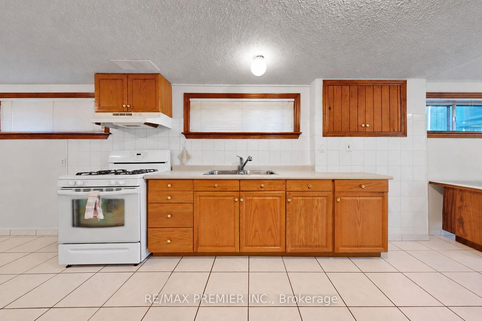 Photo 20 of 7553 Rockhill Road, Mississauga, Malton — HOMEH