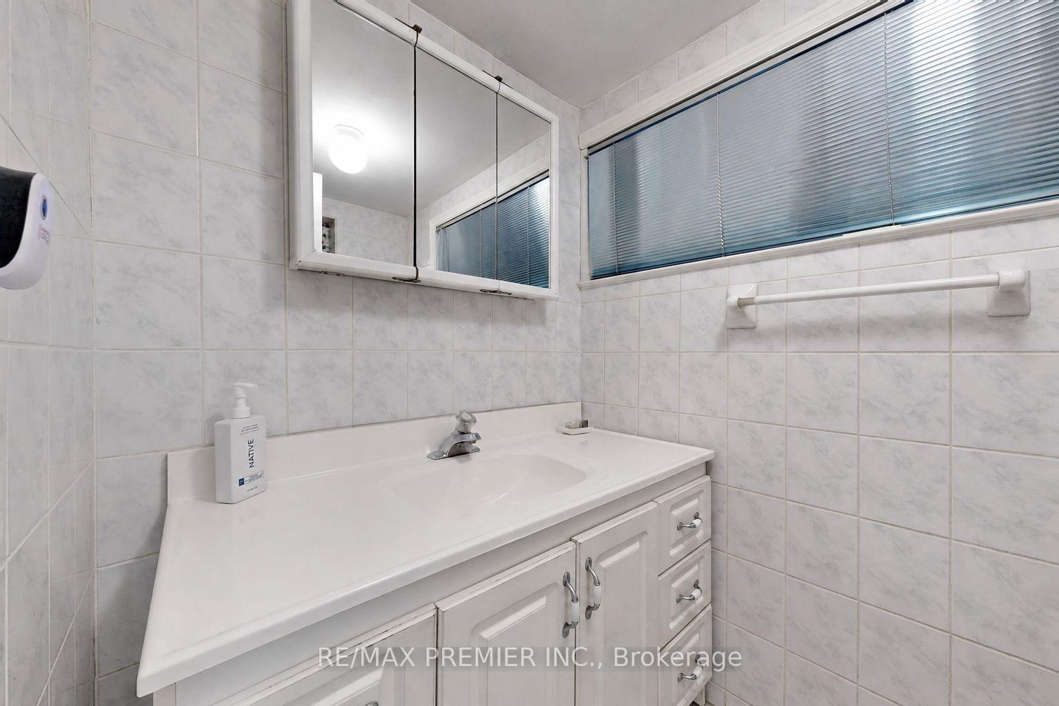 Photo 21 of 7553 Rockhill Road, Mississauga, Malton — HOMEH