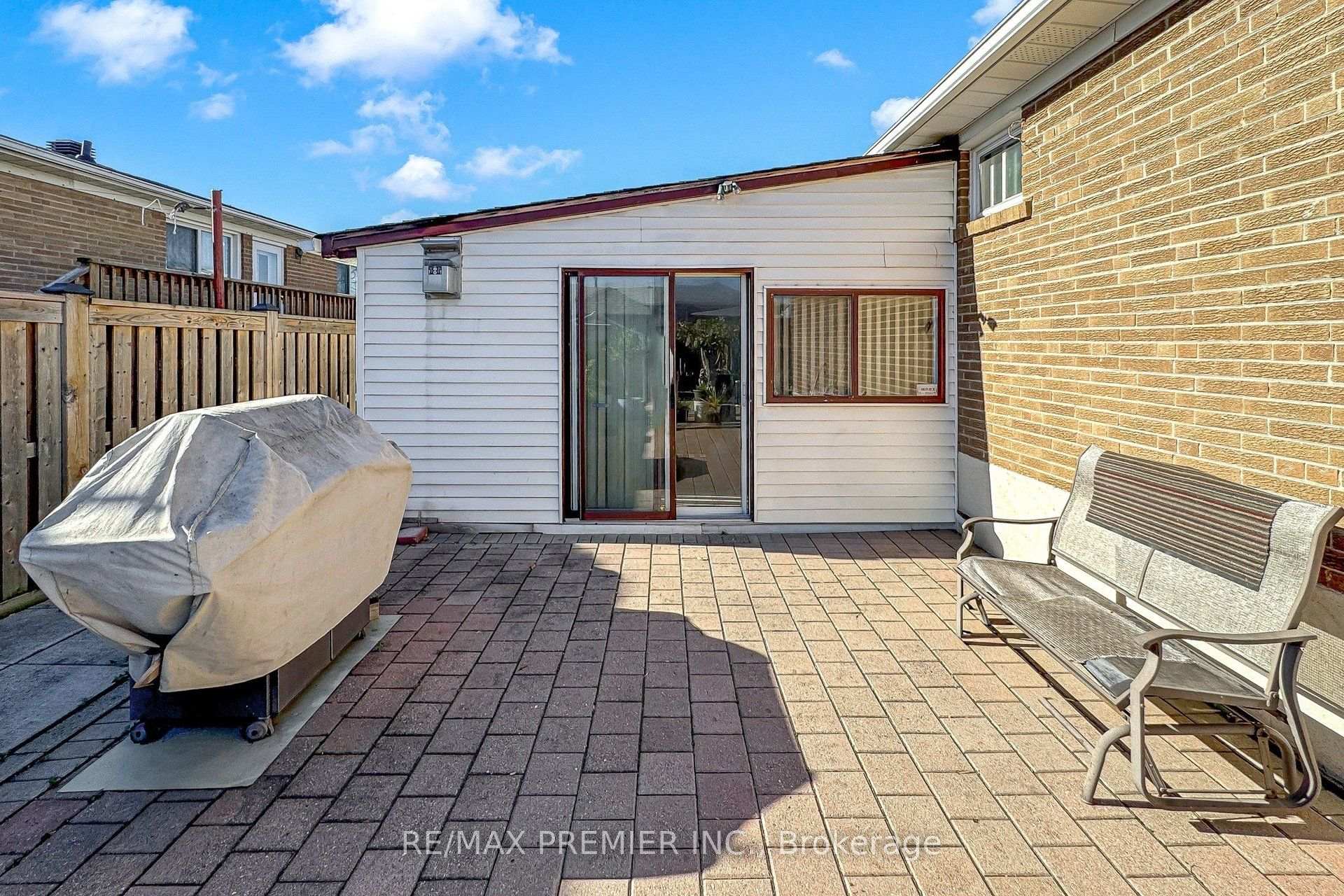 Photo 23 of 7553 Rockhill Road, Mississauga, Malton — HOMEH