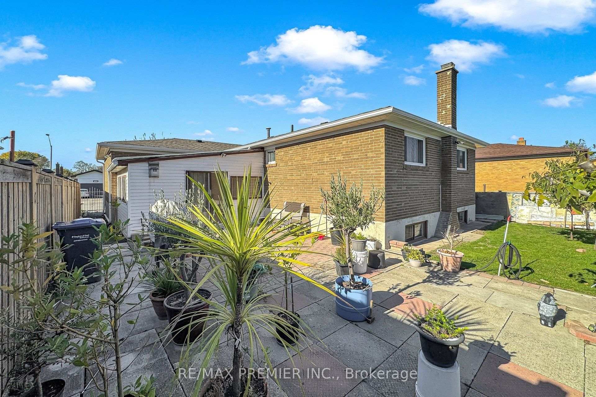 Photo 24 of 7553 Rockhill Road, Mississauga, Malton — HOMEH