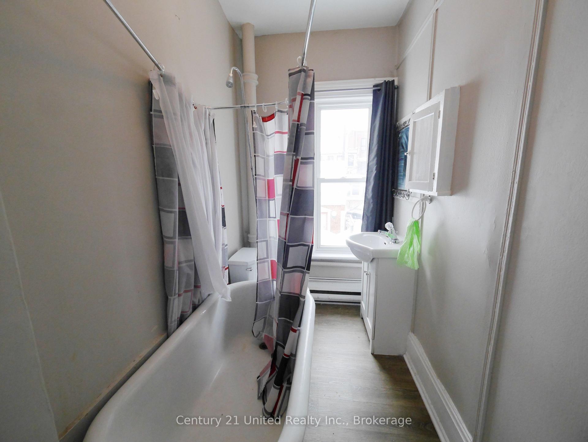 Photo 11 of 373A Queen Street, Peterborough, Town Ward 3 — HOMEH