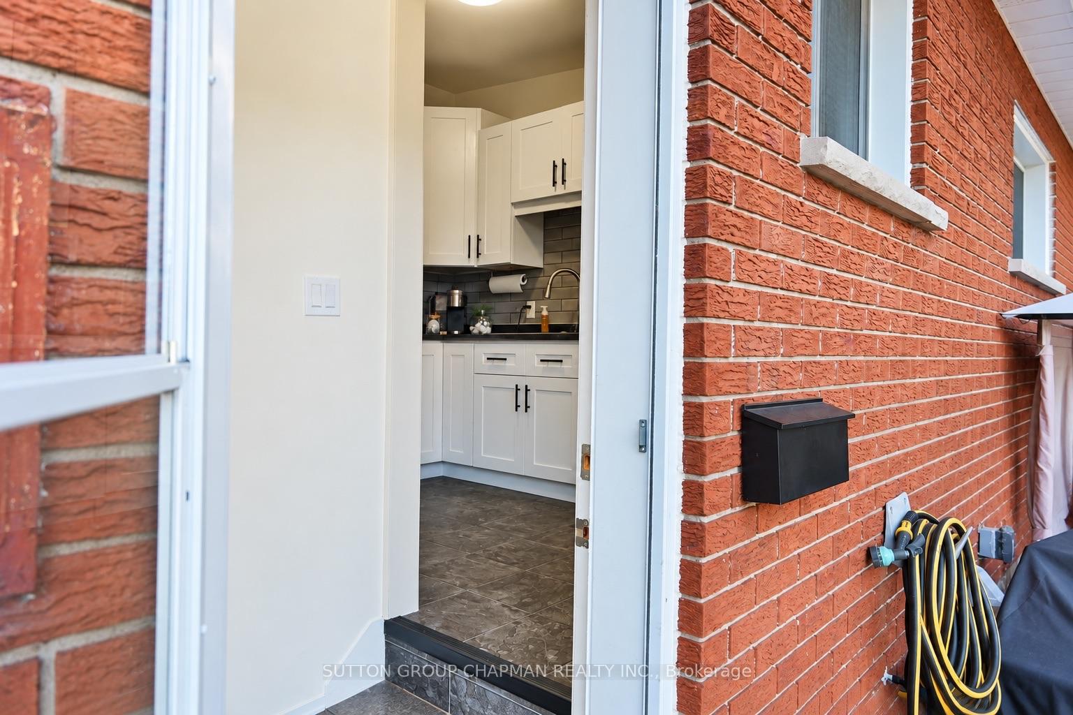 Photo 6 of Unit B, 43 Frontenac Road, London, South T — HOMEH
