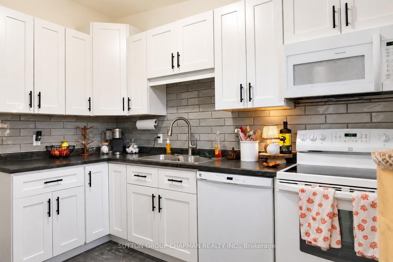 Photo 7 of Unit B, 43 Frontenac Road, London, South T — HOMEH