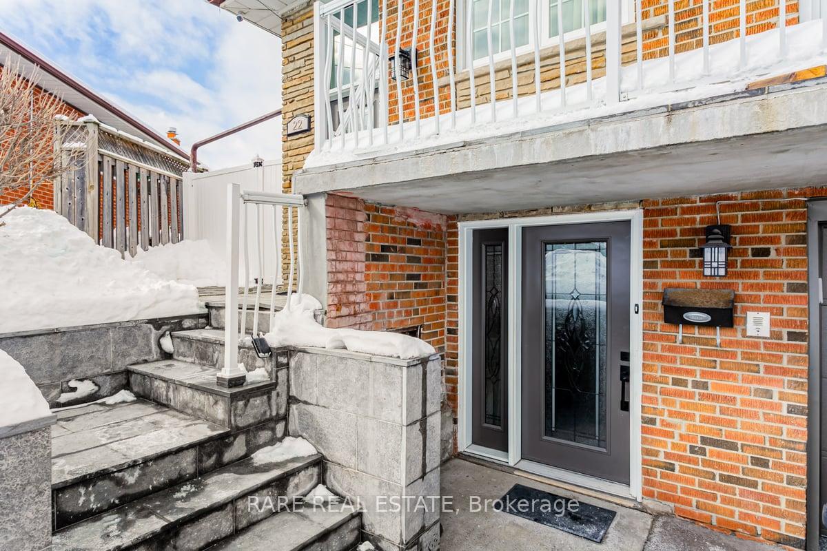 Photo 4 of 22 Bamford Crescent, North York, Black Creek — HOMEH