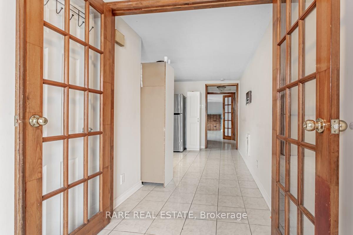 Photo 6 of 22 Bamford Crescent, North York, Black Creek — HOMEH