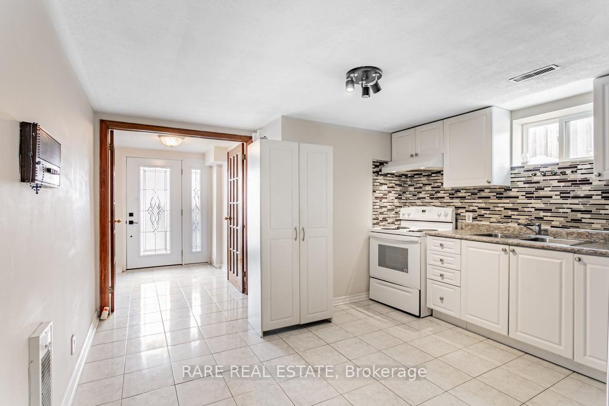 Photo 7 of 22 Bamford Crescent, North York, Black Creek — HOMEH