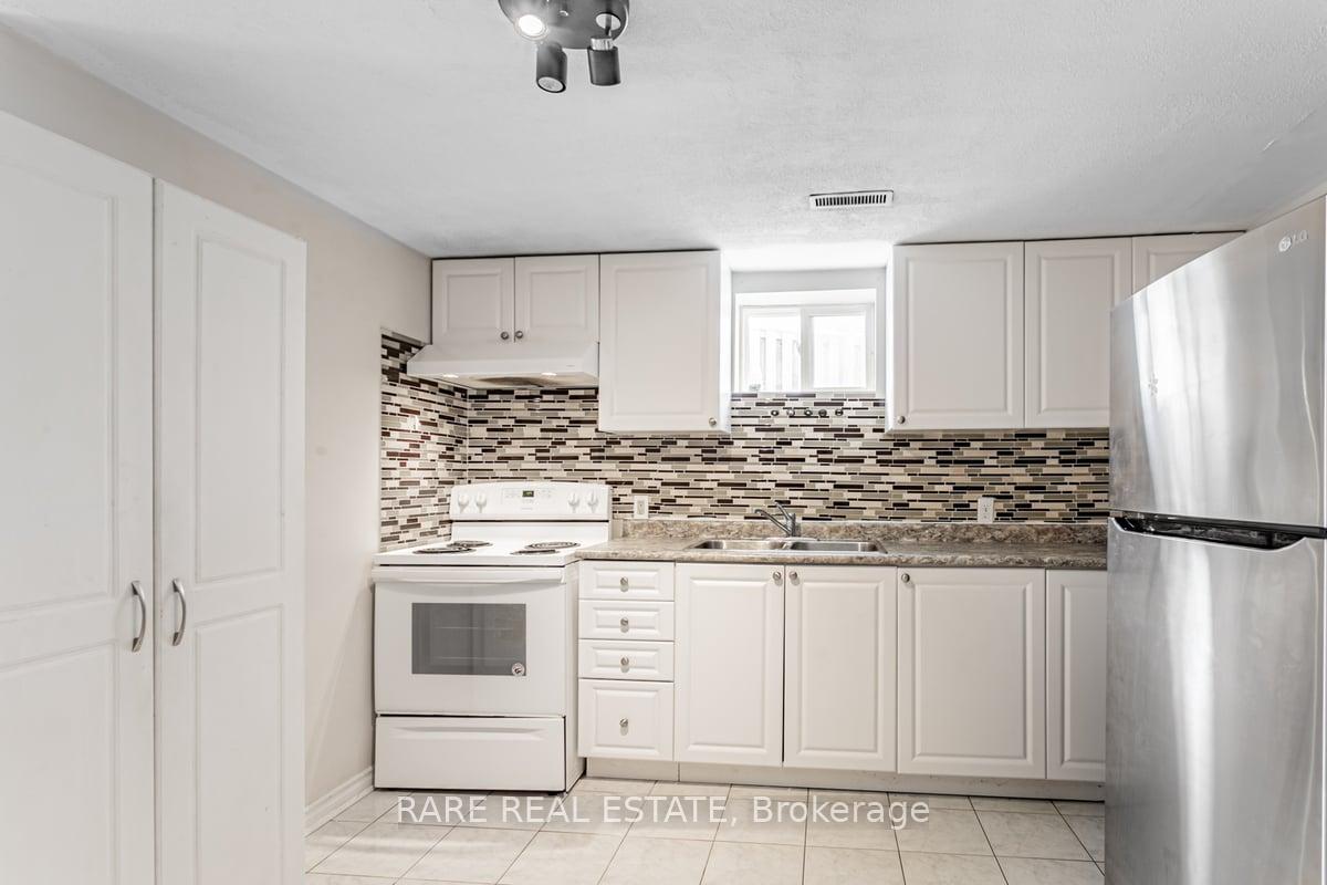 Photo 9 of 22 Bamford Crescent, North York, Black Creek — HOMEH