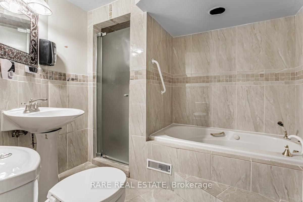 Photo 15 of 22 Bamford Crescent, North York, Black Creek — HOMEH