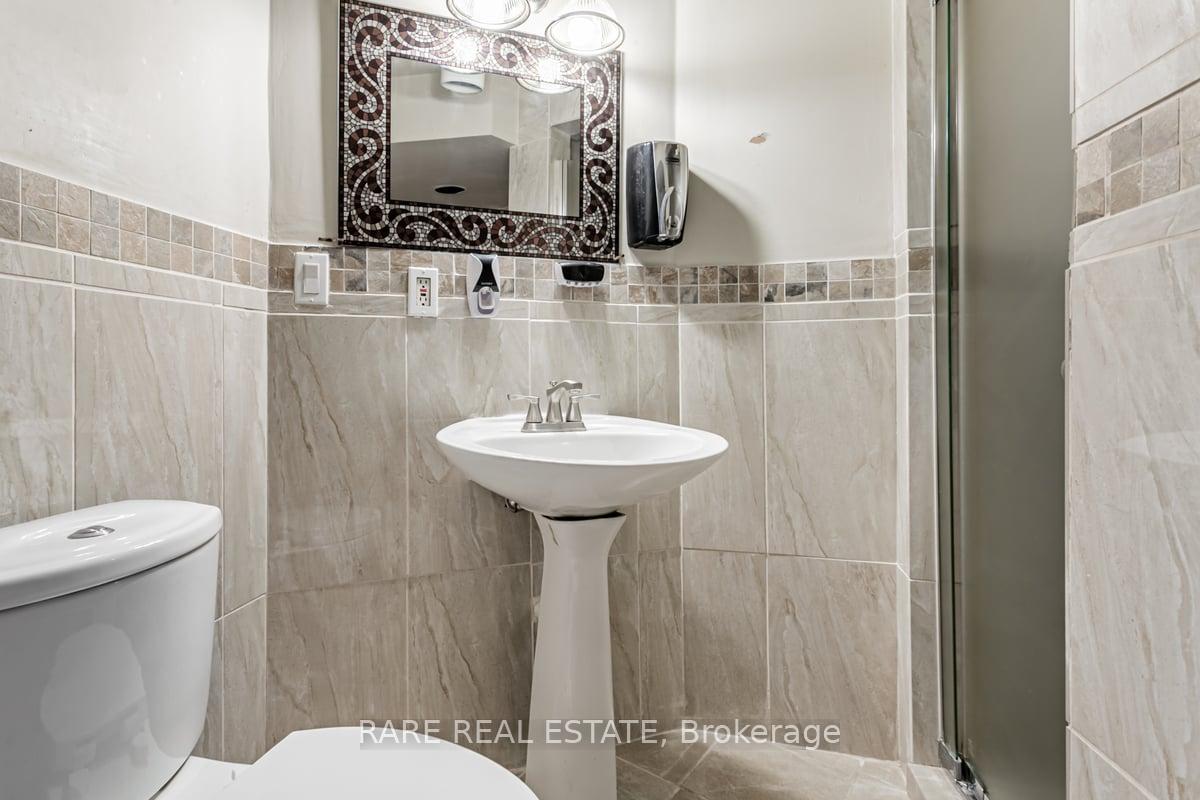 Photo 16 of 22 Bamford Crescent, North York, Black Creek — HOMEH