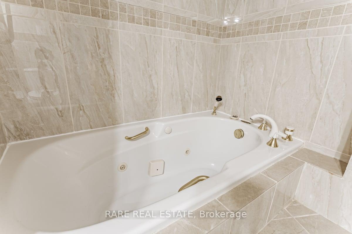 Photo 17 of 22 Bamford Crescent, North York, Black Creek — HOMEH