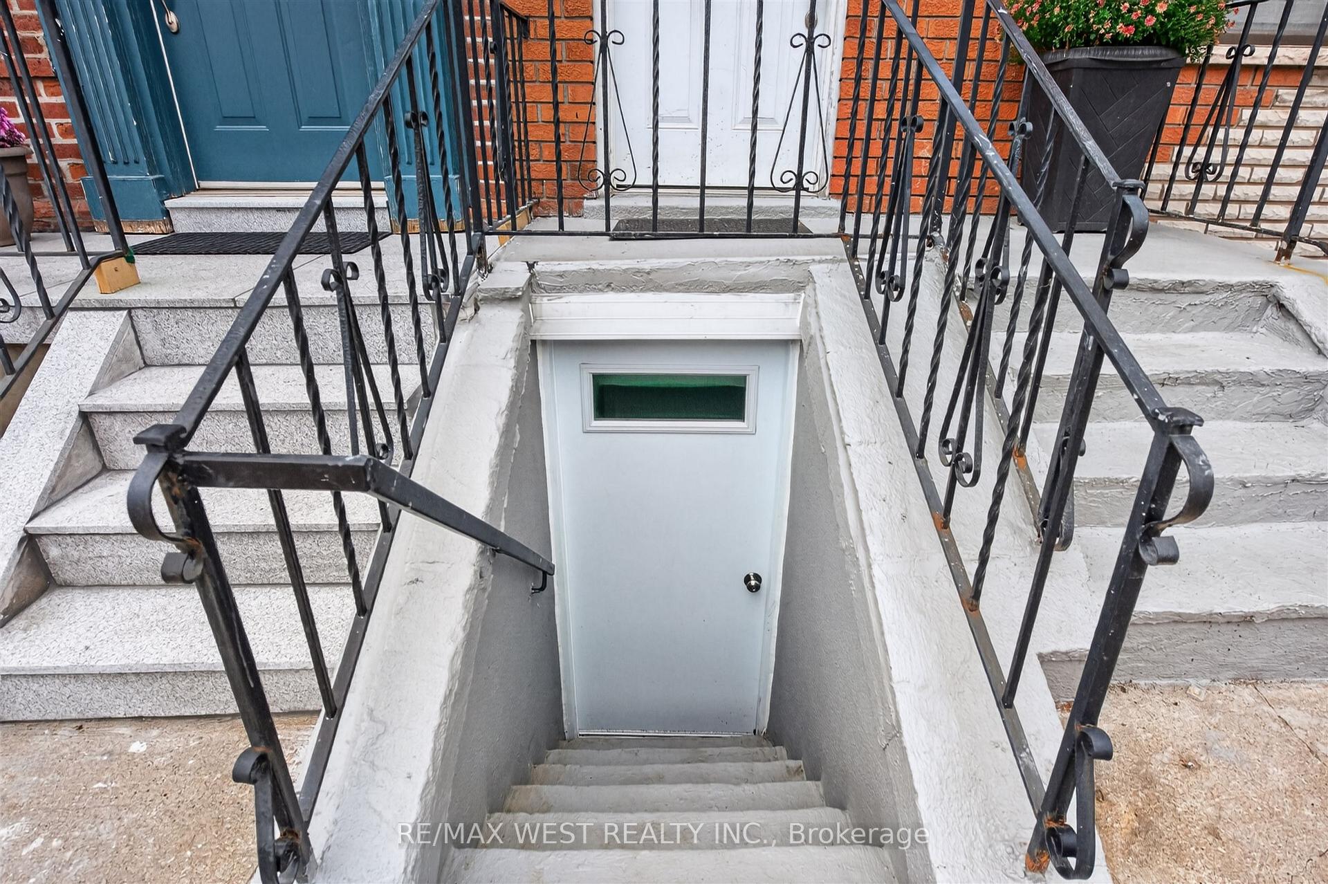 Photo 4 of Unit Lower, 722 Dufferin Street, Toronto, Little Portugal — HOMEH