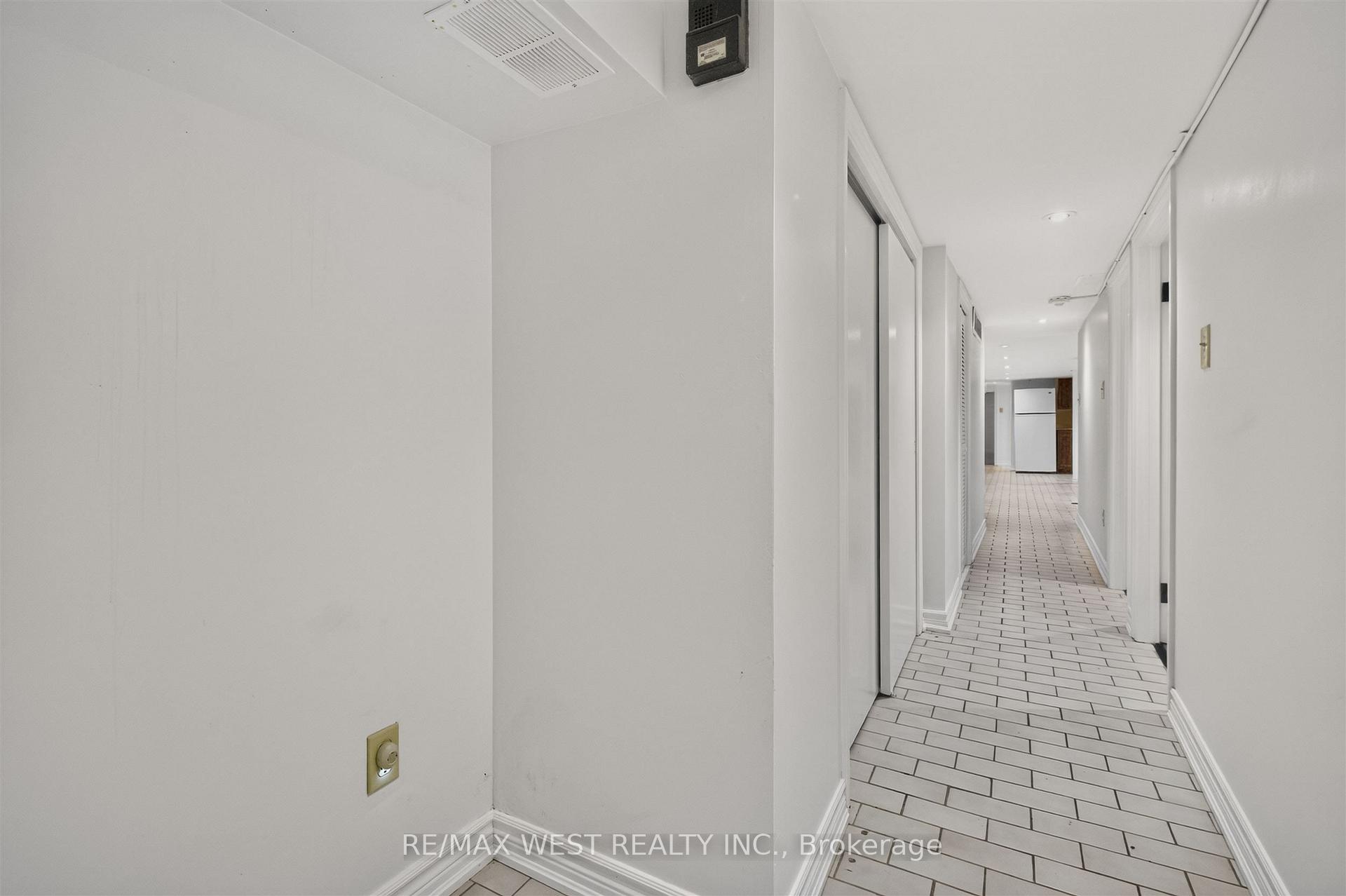 Photo 6 of Unit Lower, 722 Dufferin Street, Toronto, Little Portugal — HOMEH