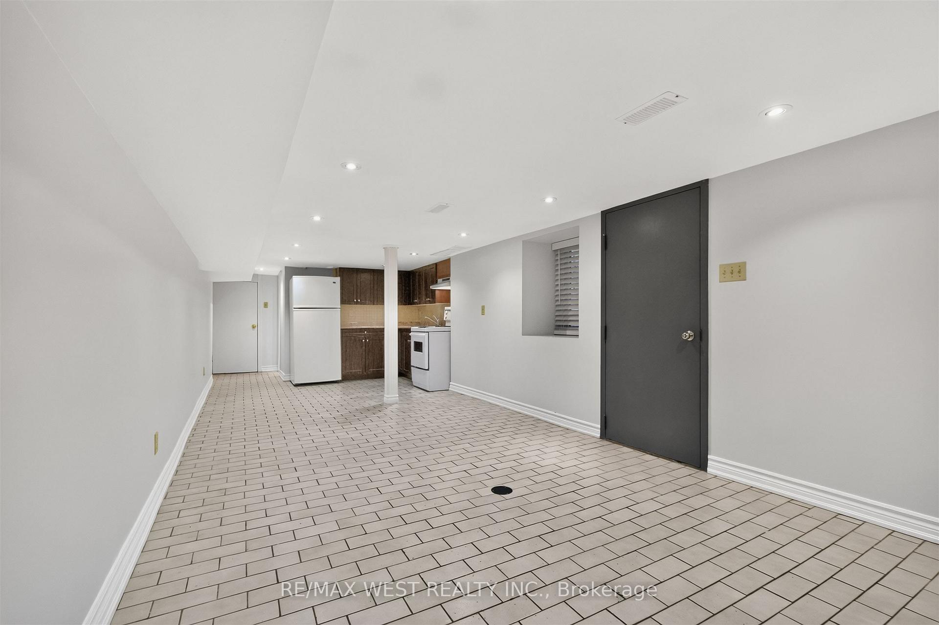 Photo 7 of Unit Lower, 722 Dufferin Street, Toronto, Little Portugal — HOMEH