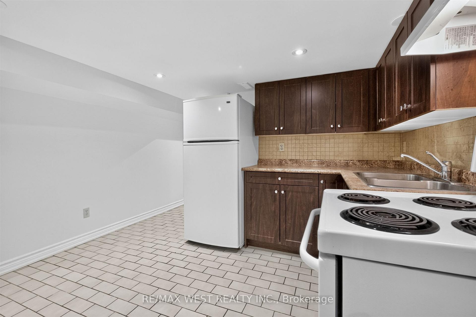 Photo 11 of Unit Lower, 722 Dufferin Street, Toronto, Little Portugal — HOMEH