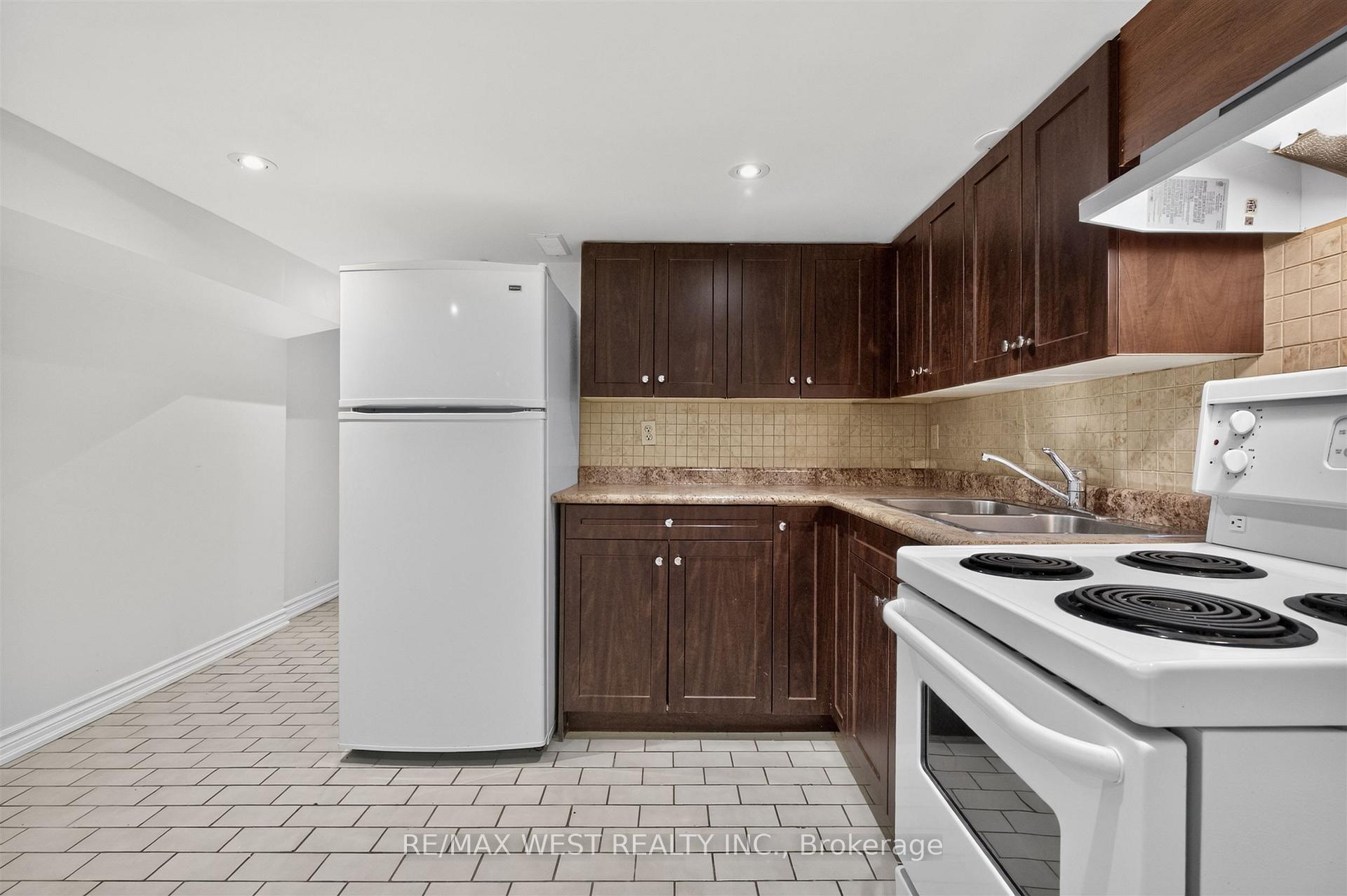 Photo 12 of Unit Lower, 722 Dufferin Street, Toronto, Little Portugal — HOMEH