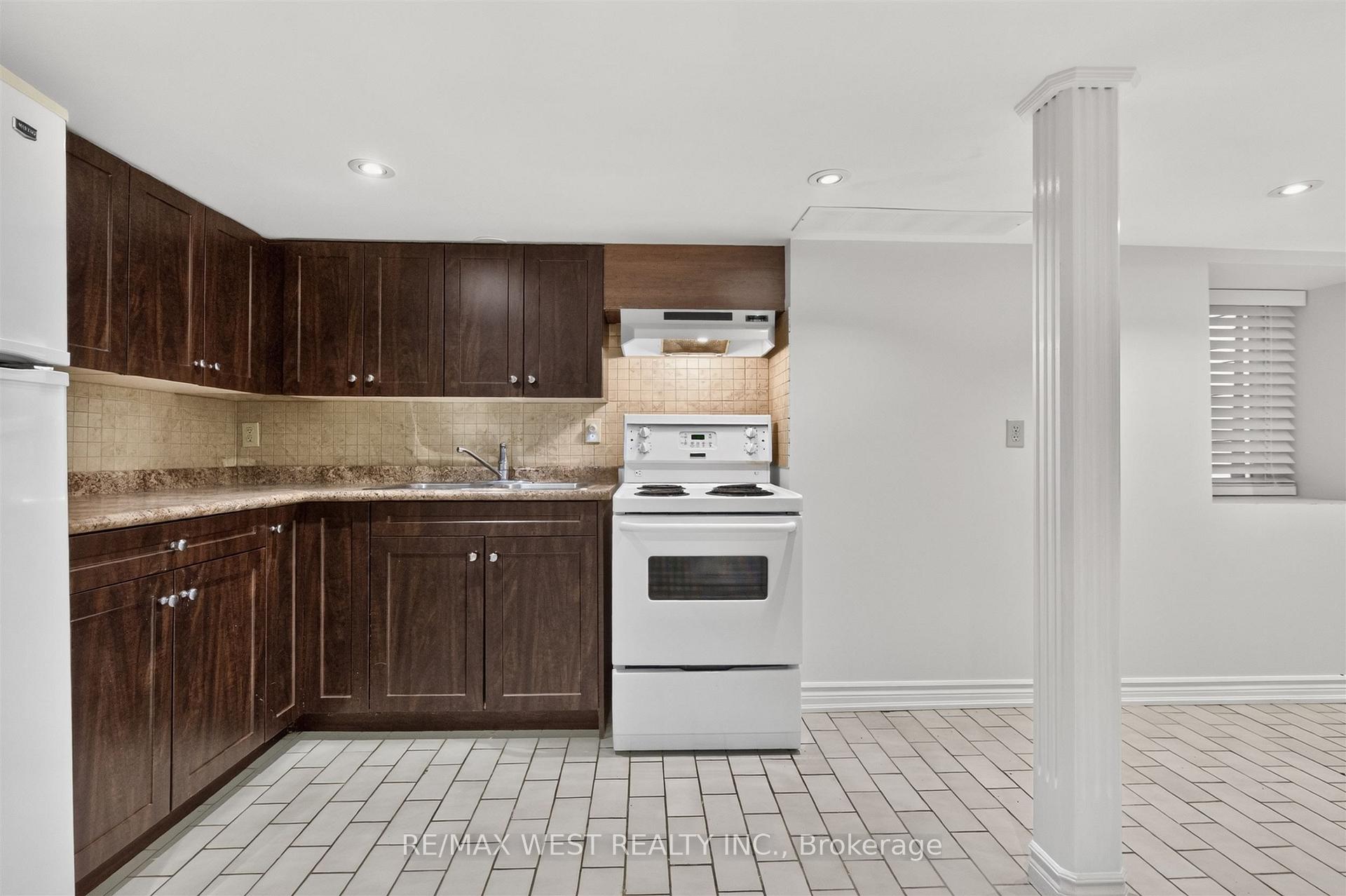 Photo 13 of Unit Lower, 722 Dufferin Street, Toronto, Little Portugal — HOMEH
