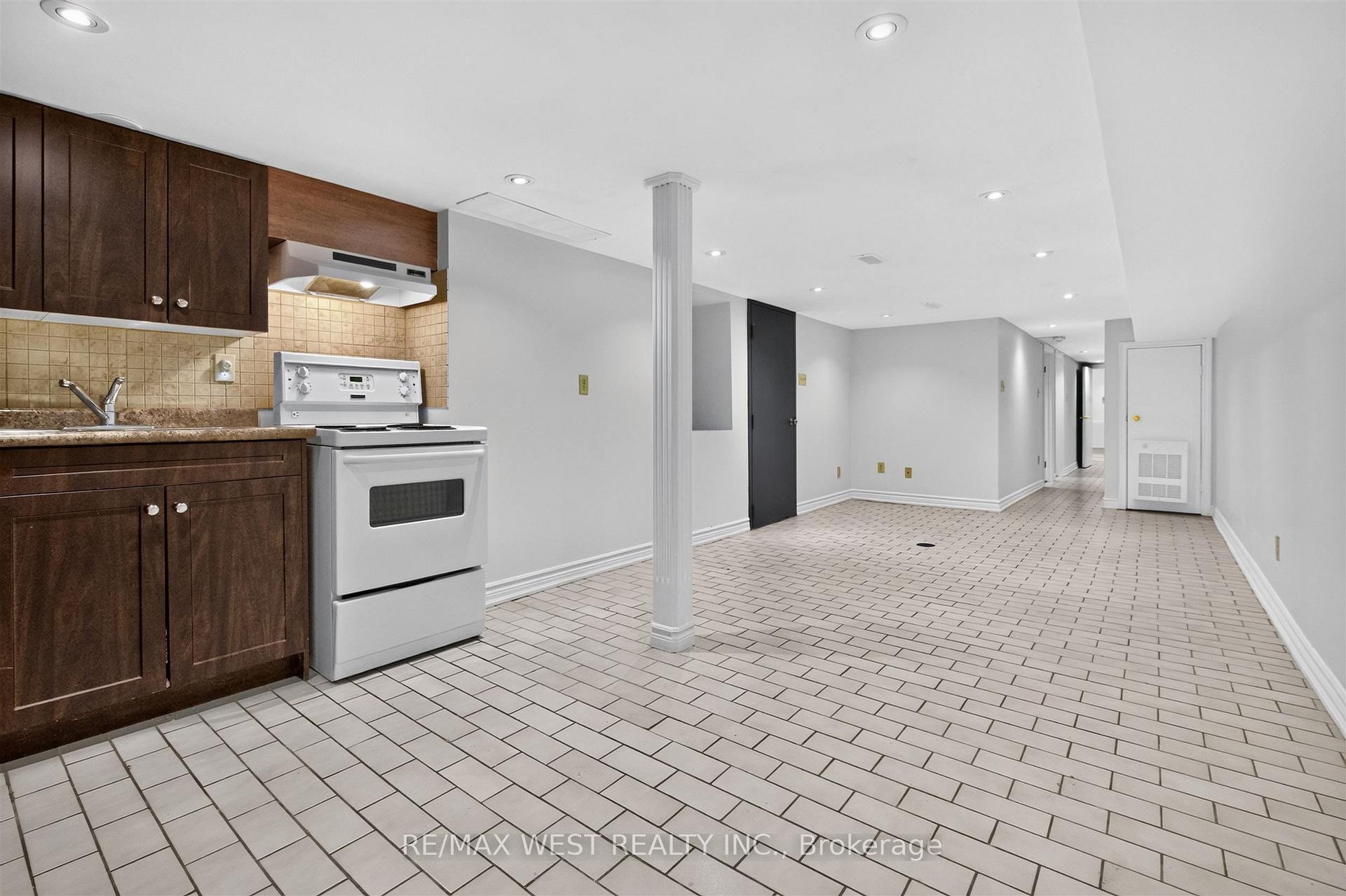 Photo 14 of Unit Lower, 722 Dufferin Street, Toronto, Little Portugal — HOMEH