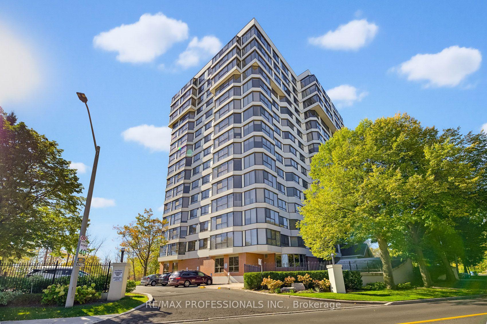 Photo 1 of Unit 304, 1271 Walden Circle, Mississauga, Clarkson — HOMEH