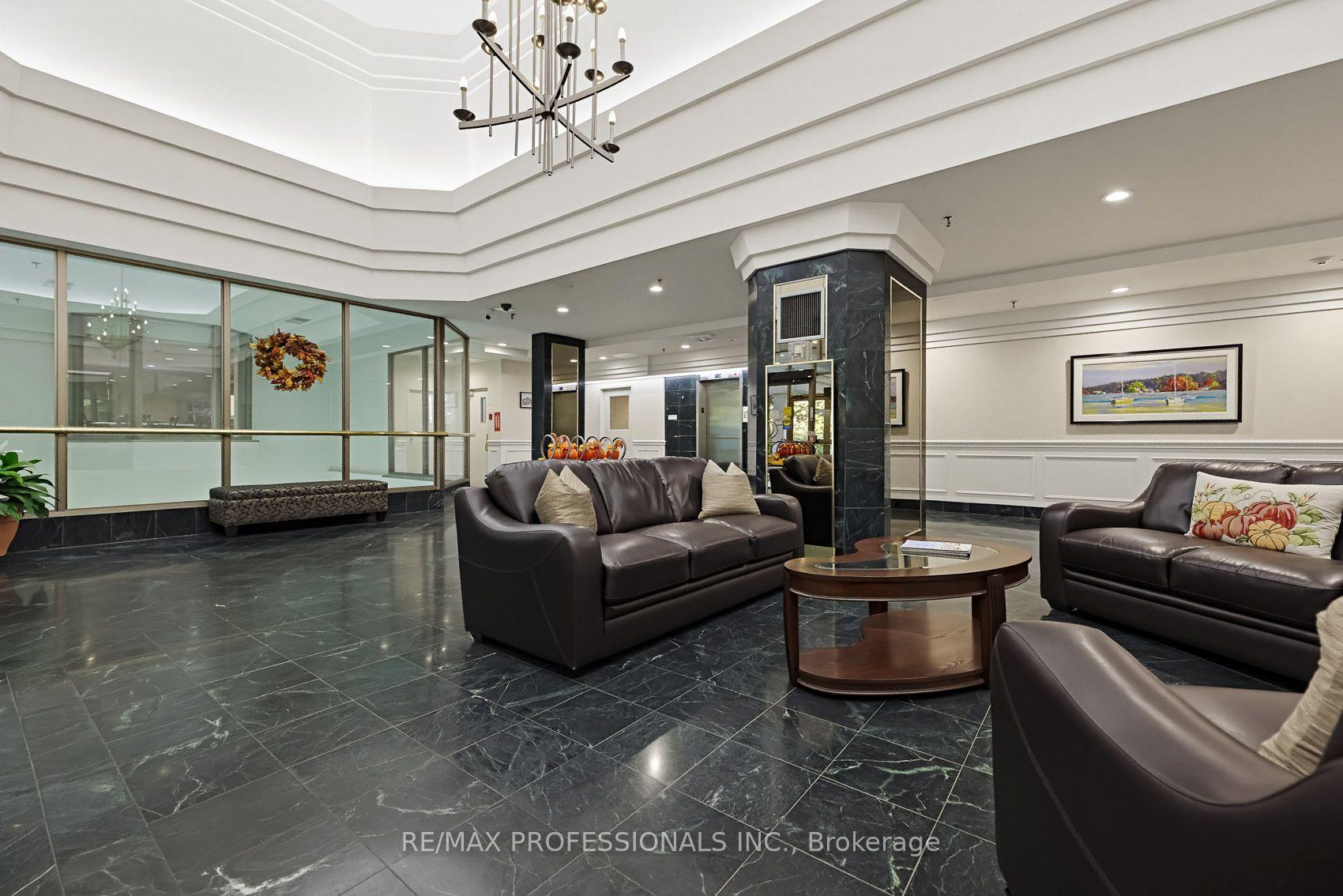 Photo 6 of Unit 304, 1271 Walden Circle, Mississauga, Clarkson — HOMEH