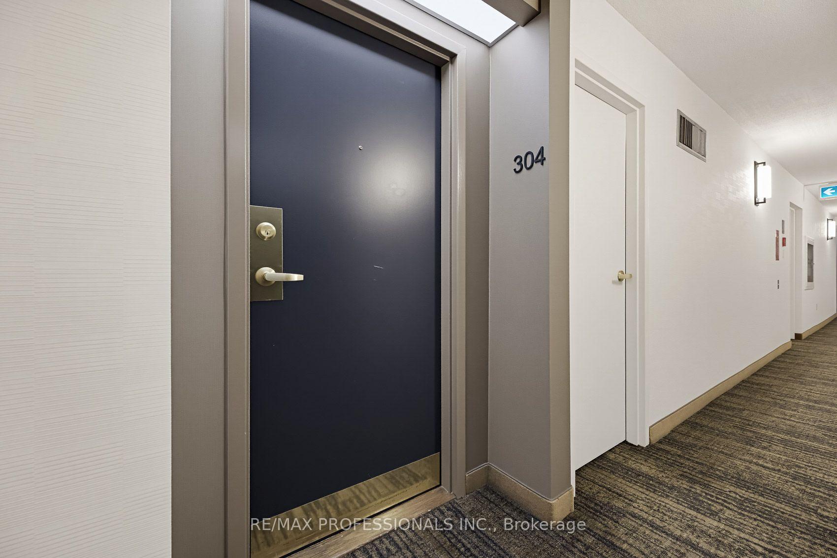 Photo 8 of Unit 304, 1271 Walden Circle, Mississauga, Clarkson — HOMEH