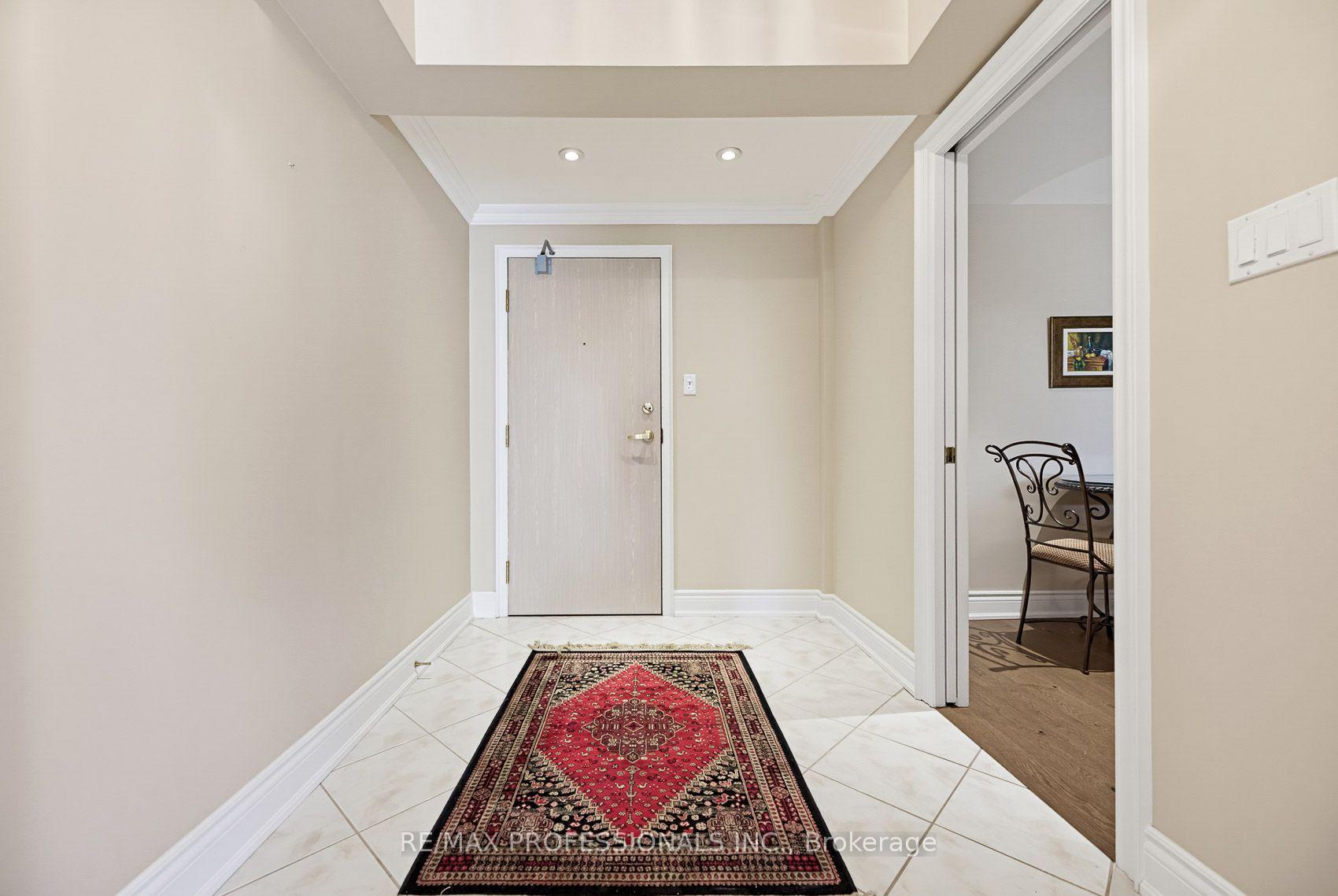 Photo 9 of Unit 304, 1271 Walden Circle, Mississauga, Clarkson — HOMEH
