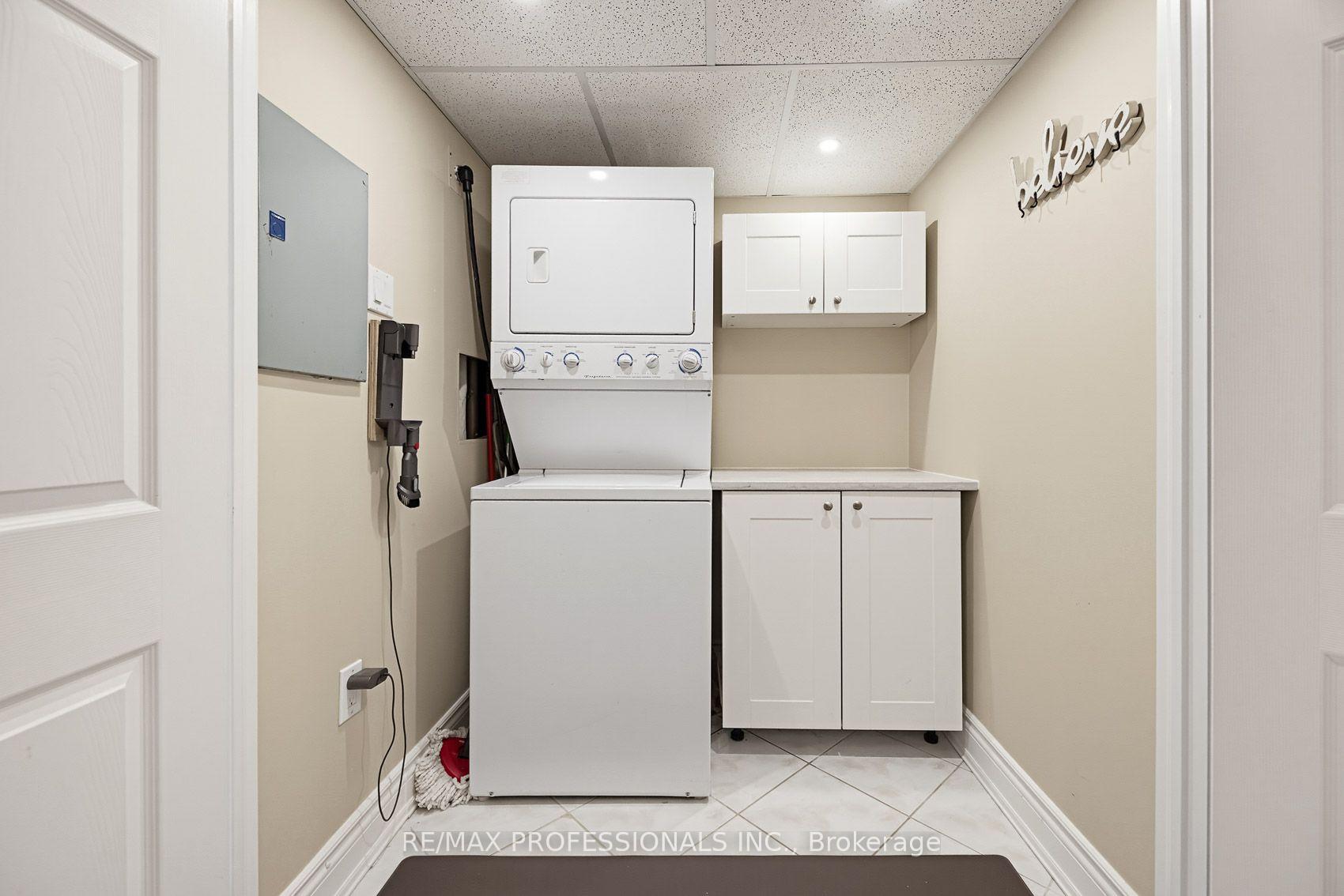 Photo 10 of Unit 304, 1271 Walden Circle, Mississauga, Clarkson — HOMEH