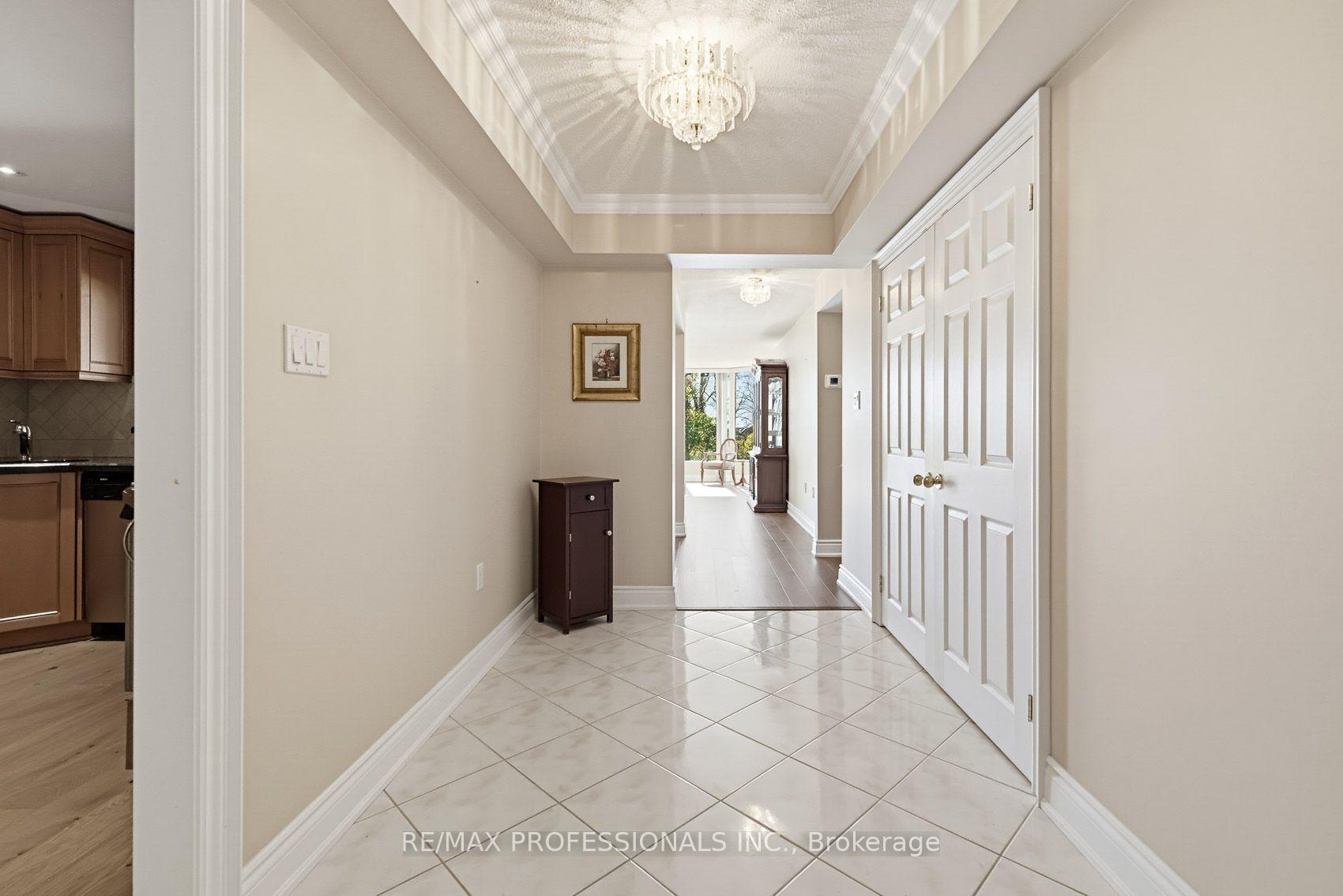 Photo 11 of Unit 304, 1271 Walden Circle, Mississauga, Clarkson — HOMEH