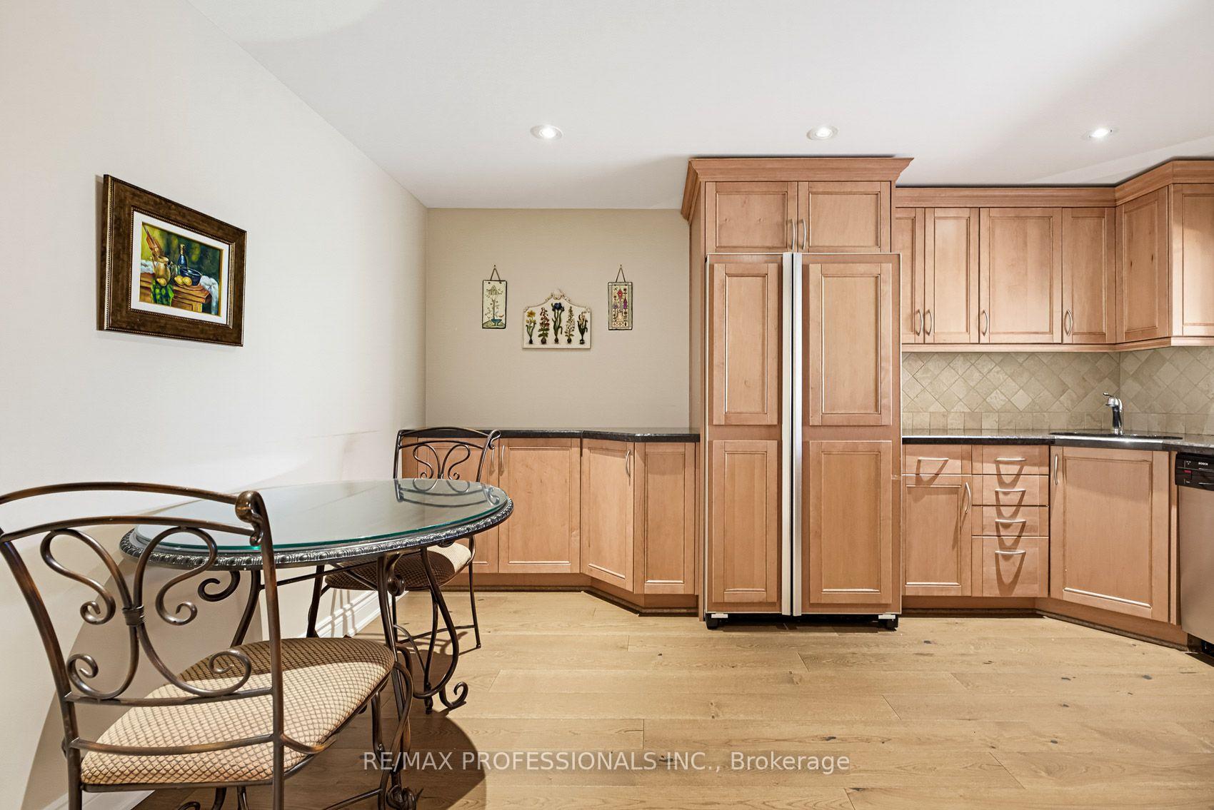 Photo 12 of Unit 304, 1271 Walden Circle, Mississauga, Clarkson — HOMEH