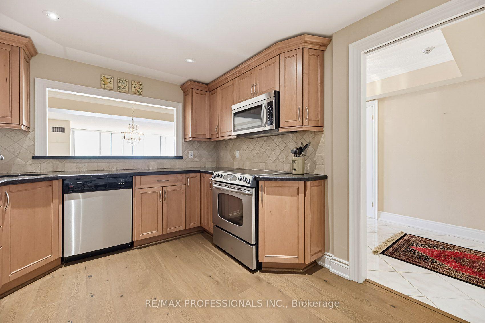 Photo 15 of Unit 304, 1271 Walden Circle, Mississauga, Clarkson — HOMEH