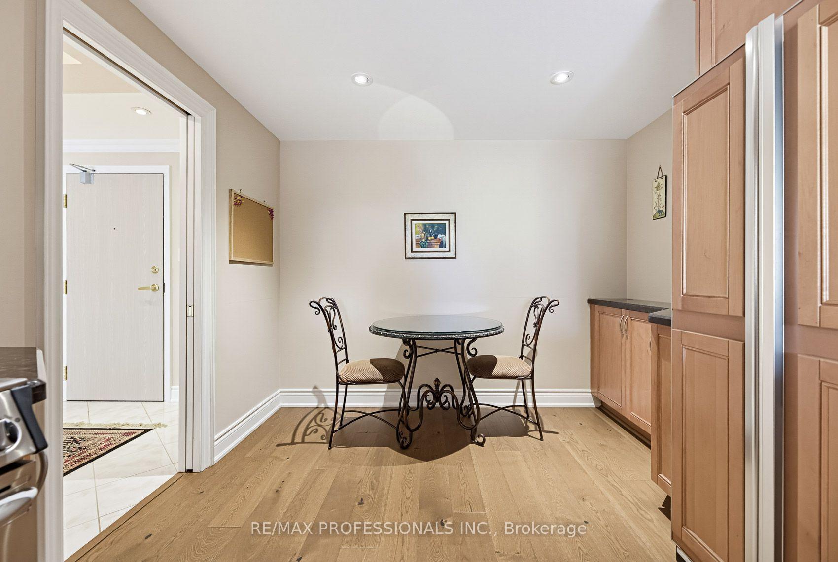 Photo 16 of Unit 304, 1271 Walden Circle, Mississauga, Clarkson — HOMEH
