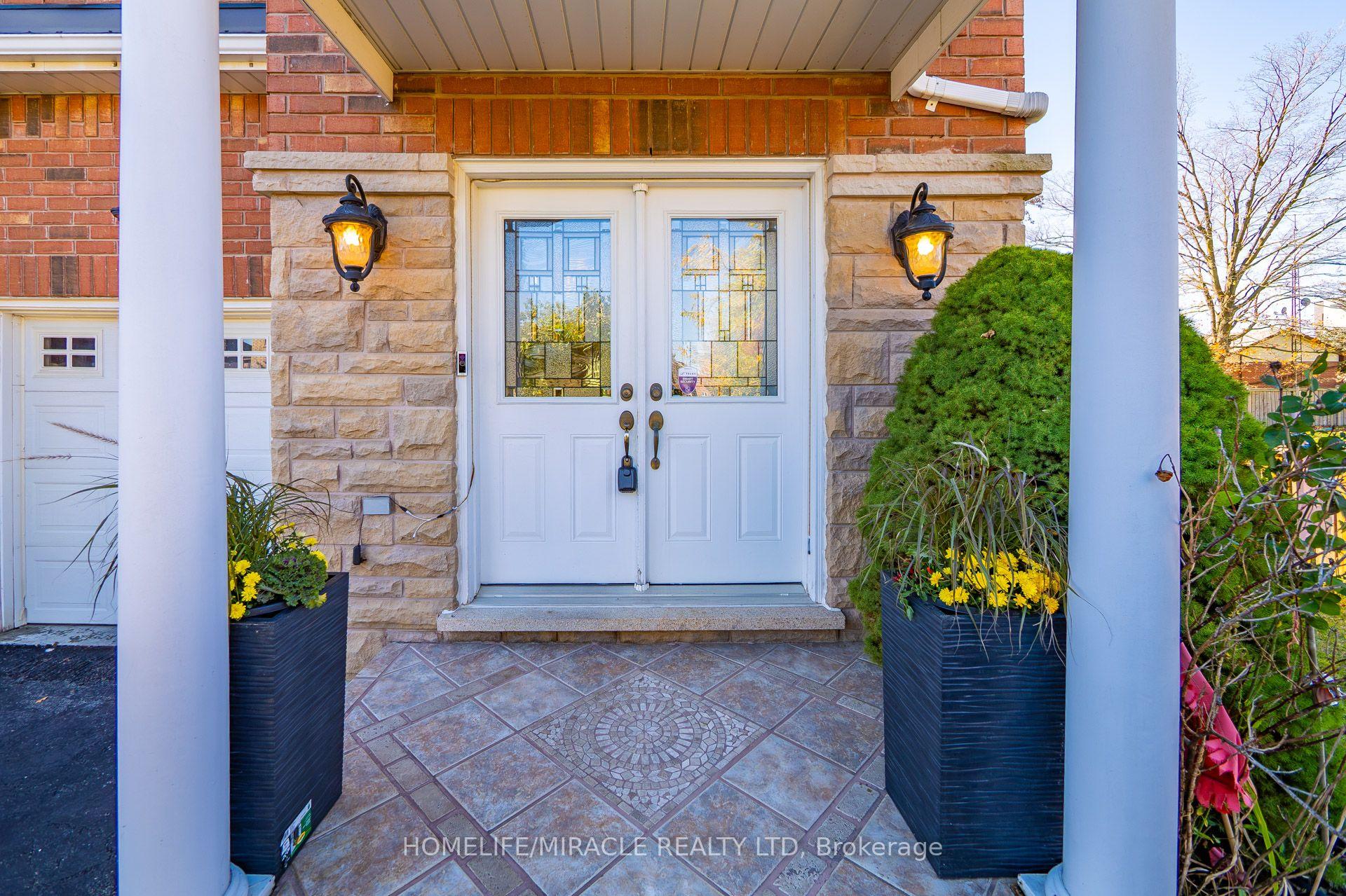 Photo 3 of 58 Sir Jacobs Crescent, Brampton, Fletcher's Meadow — HOMEH