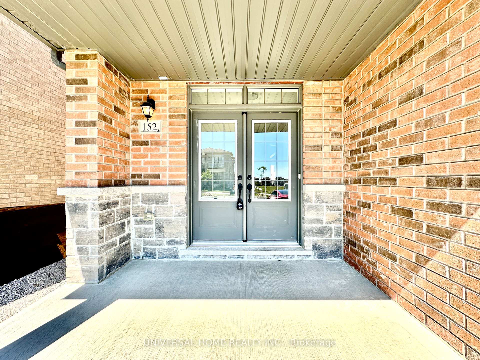 Photo 2 of 152 Mckean Drive, Whitchurch-Stouffville, Stouffville — HOMEH