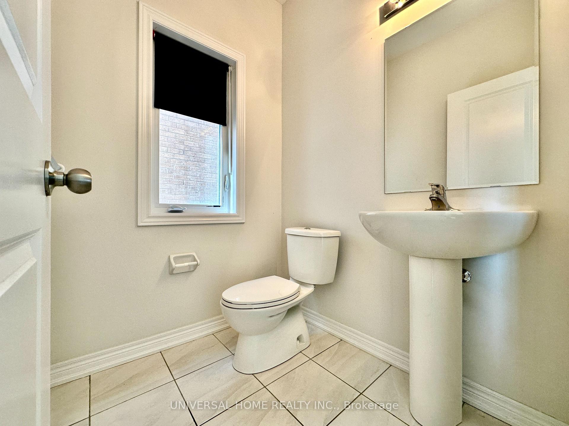 Photo 4 of 152 Mckean Drive, Whitchurch-Stouffville, Stouffville — HOMEH