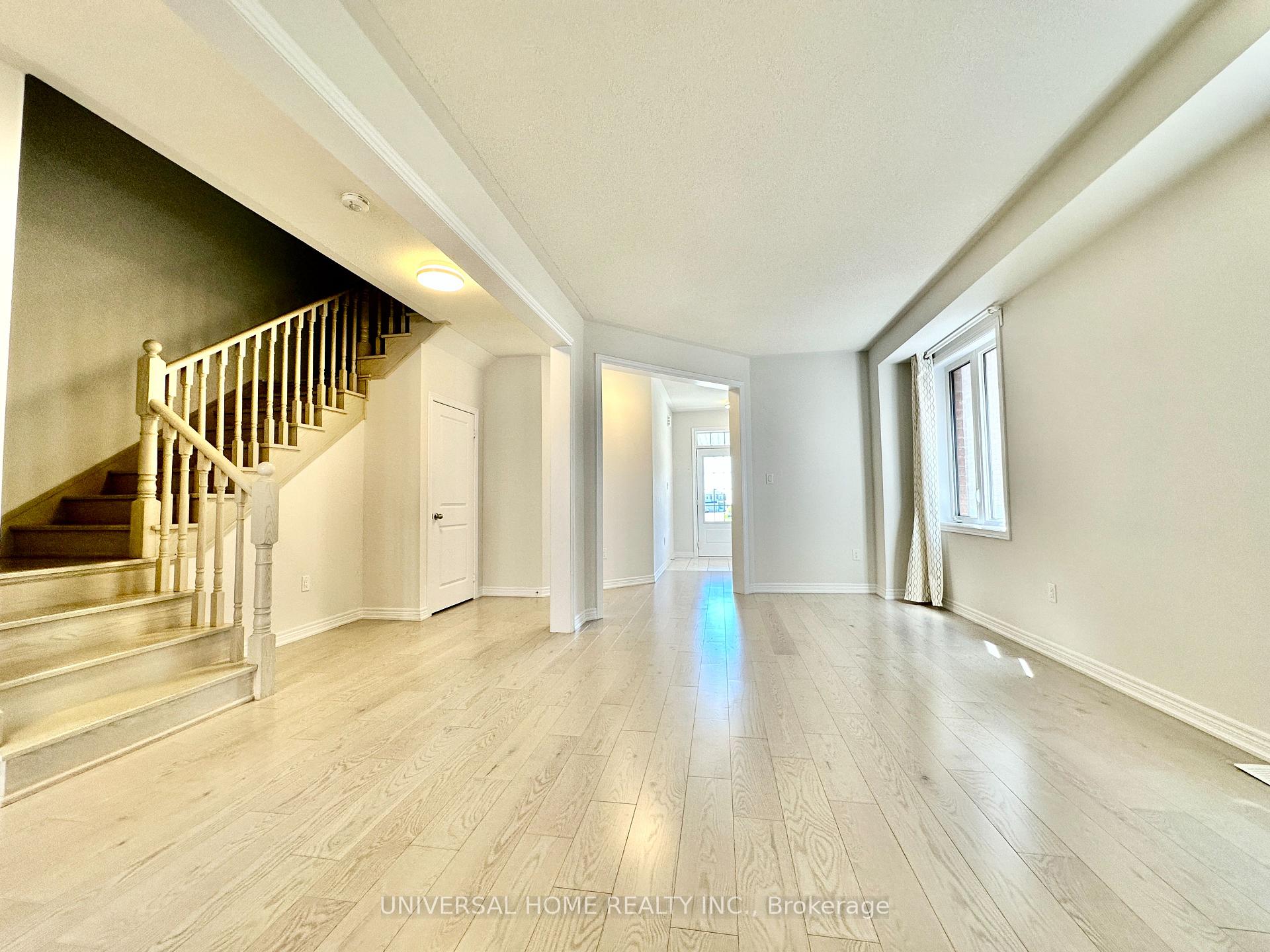 Photo 6 of 152 Mckean Drive, Whitchurch-Stouffville, Stouffville — HOMEH