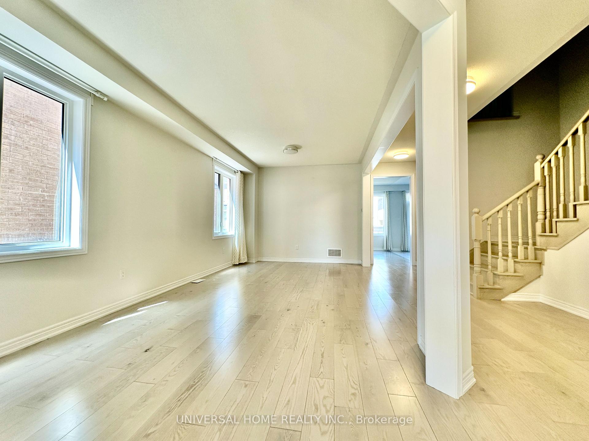 Photo 7 of 152 Mckean Drive, Whitchurch-Stouffville, Stouffville — HOMEH