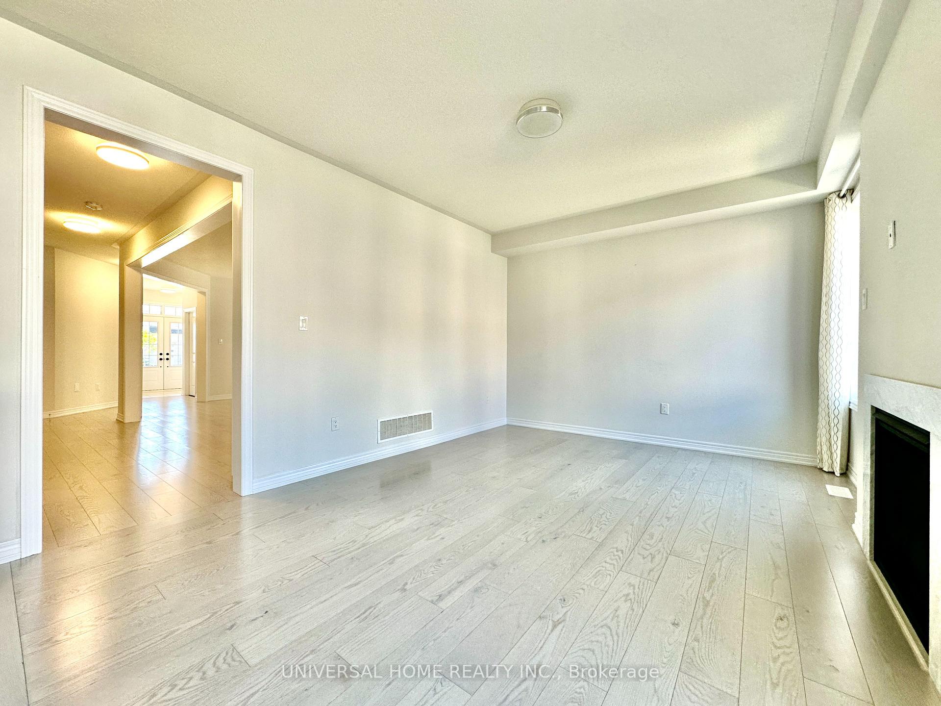 Photo 8 of 152 Mckean Drive, Whitchurch-Stouffville, Stouffville — HOMEH