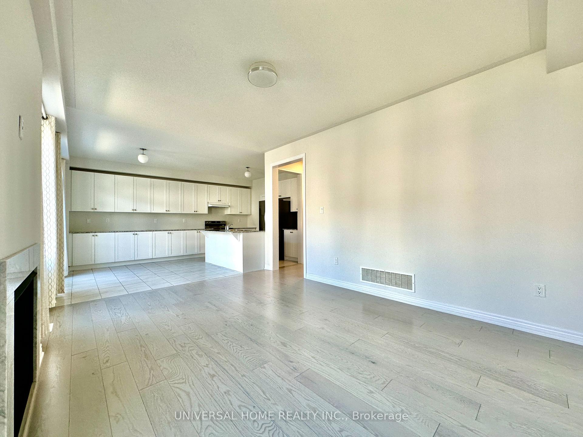 Photo 9 of 152 Mckean Drive, Whitchurch-Stouffville, Stouffville — HOMEH