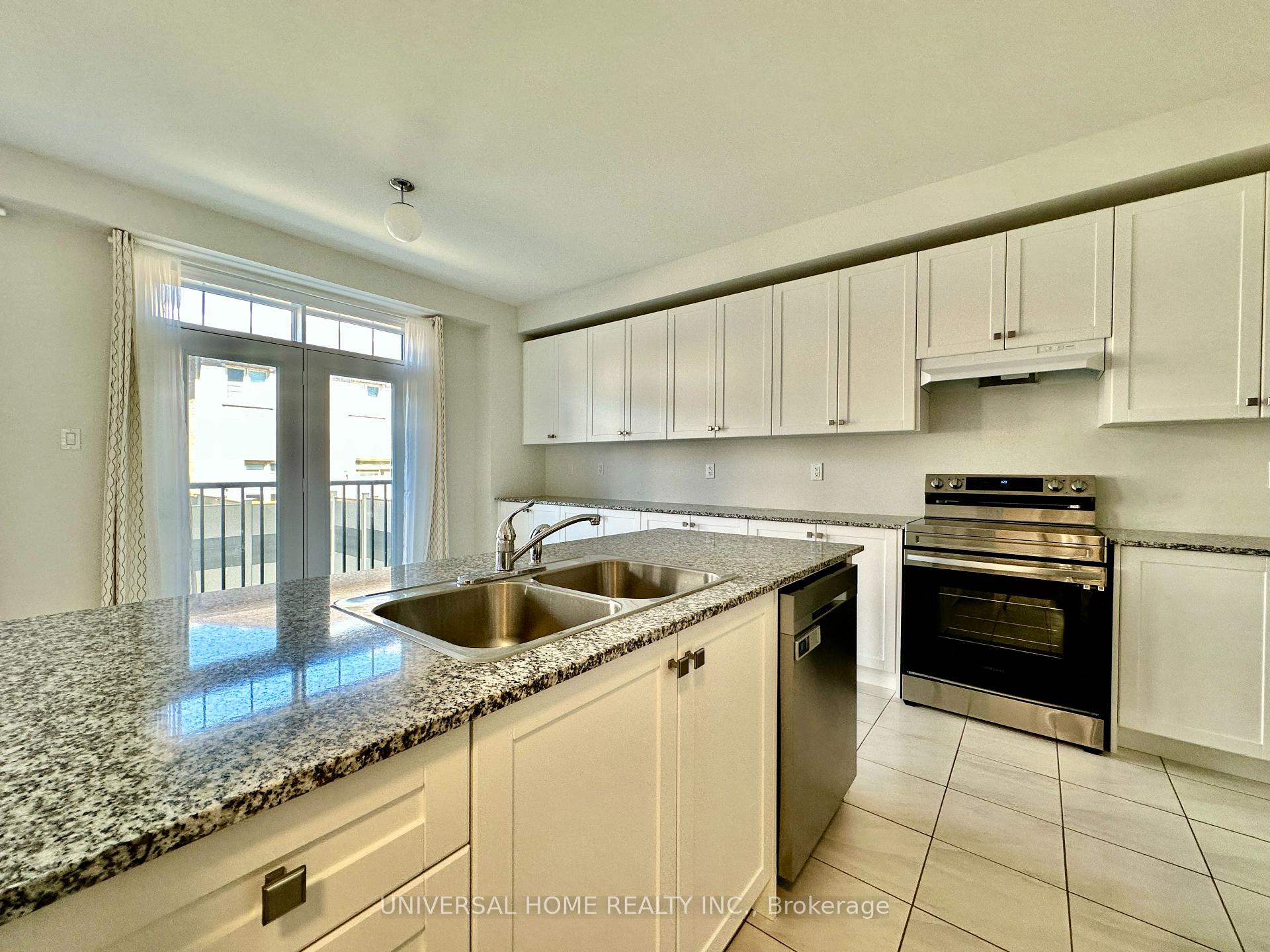 Photo 11 of 152 Mckean Drive, Whitchurch-Stouffville, Stouffville — HOMEH