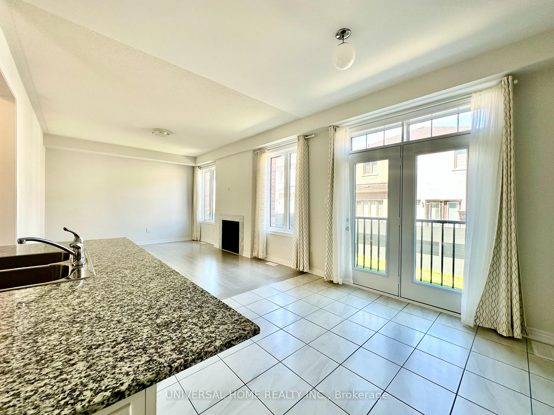 Photo 12 of 152 Mckean Drive, Whitchurch-Stouffville, Stouffville — HOMEH