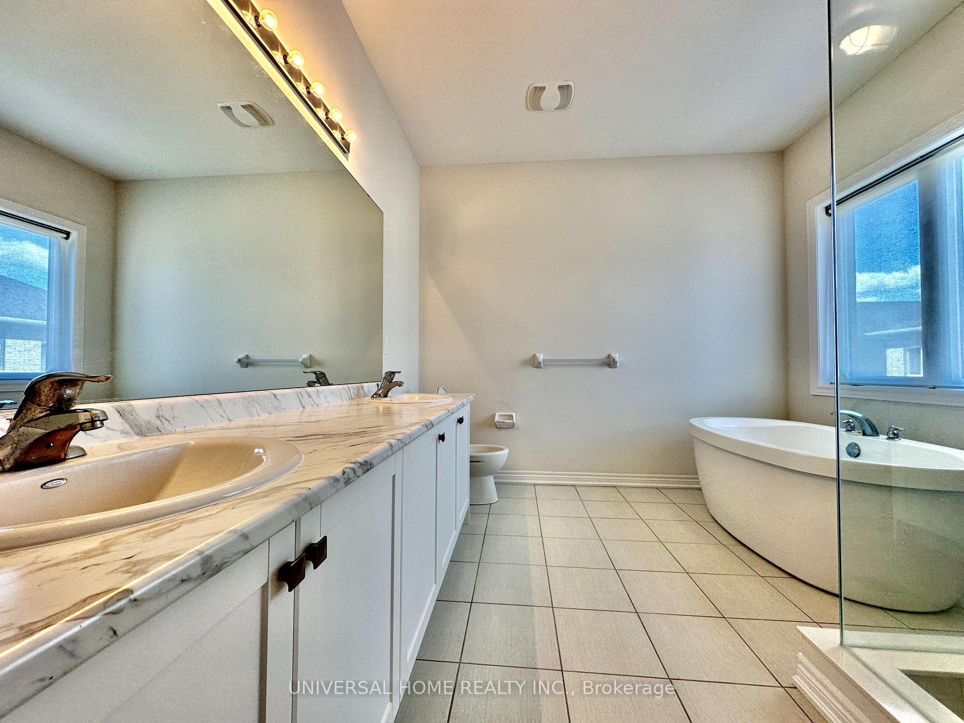 Photo 24 of 152 Mckean Drive, Whitchurch-Stouffville, Stouffville — HOMEH