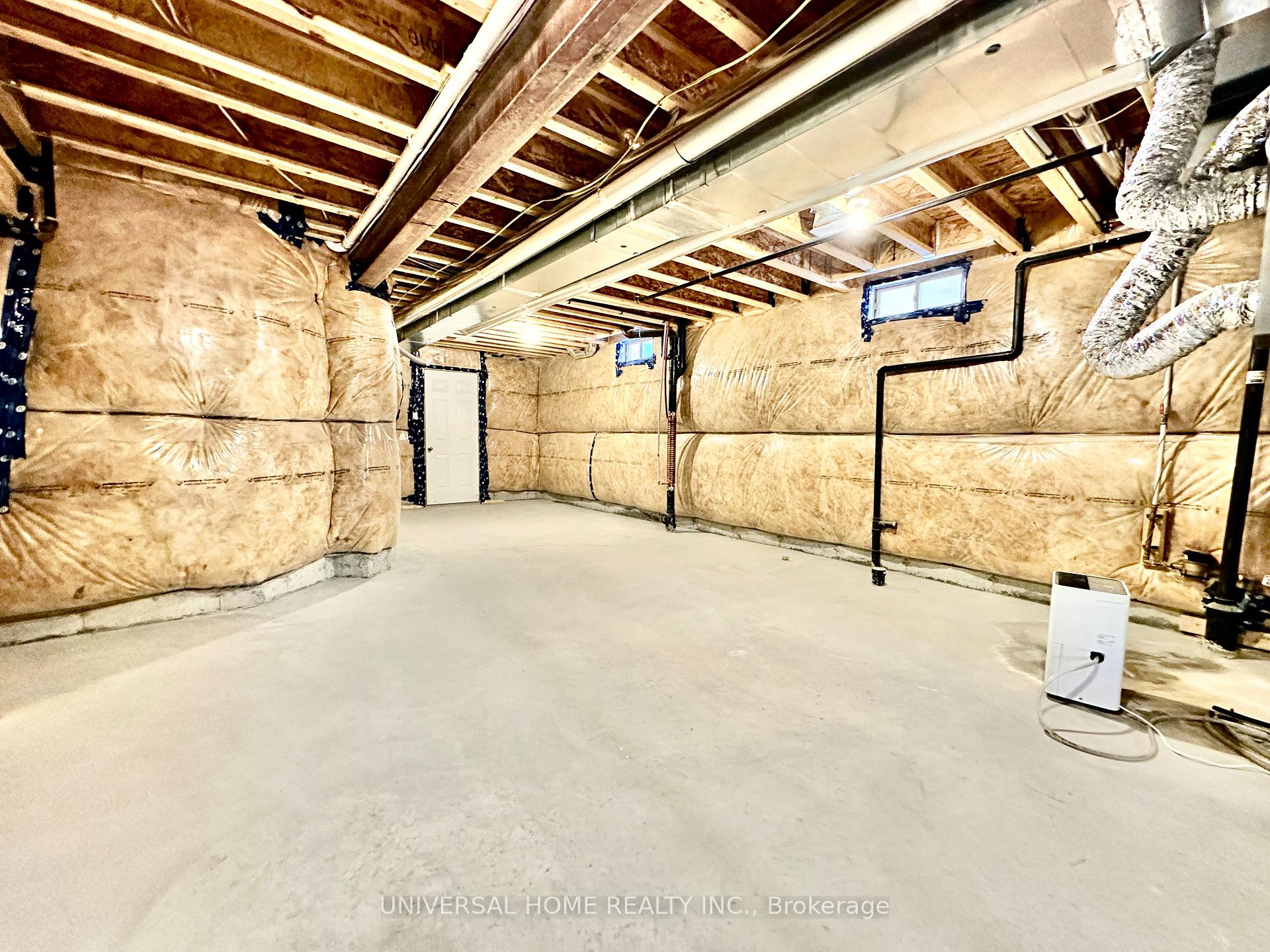 Photo 43 of 152 Mckean Drive, Whitchurch-Stouffville, Stouffville — HOMEH