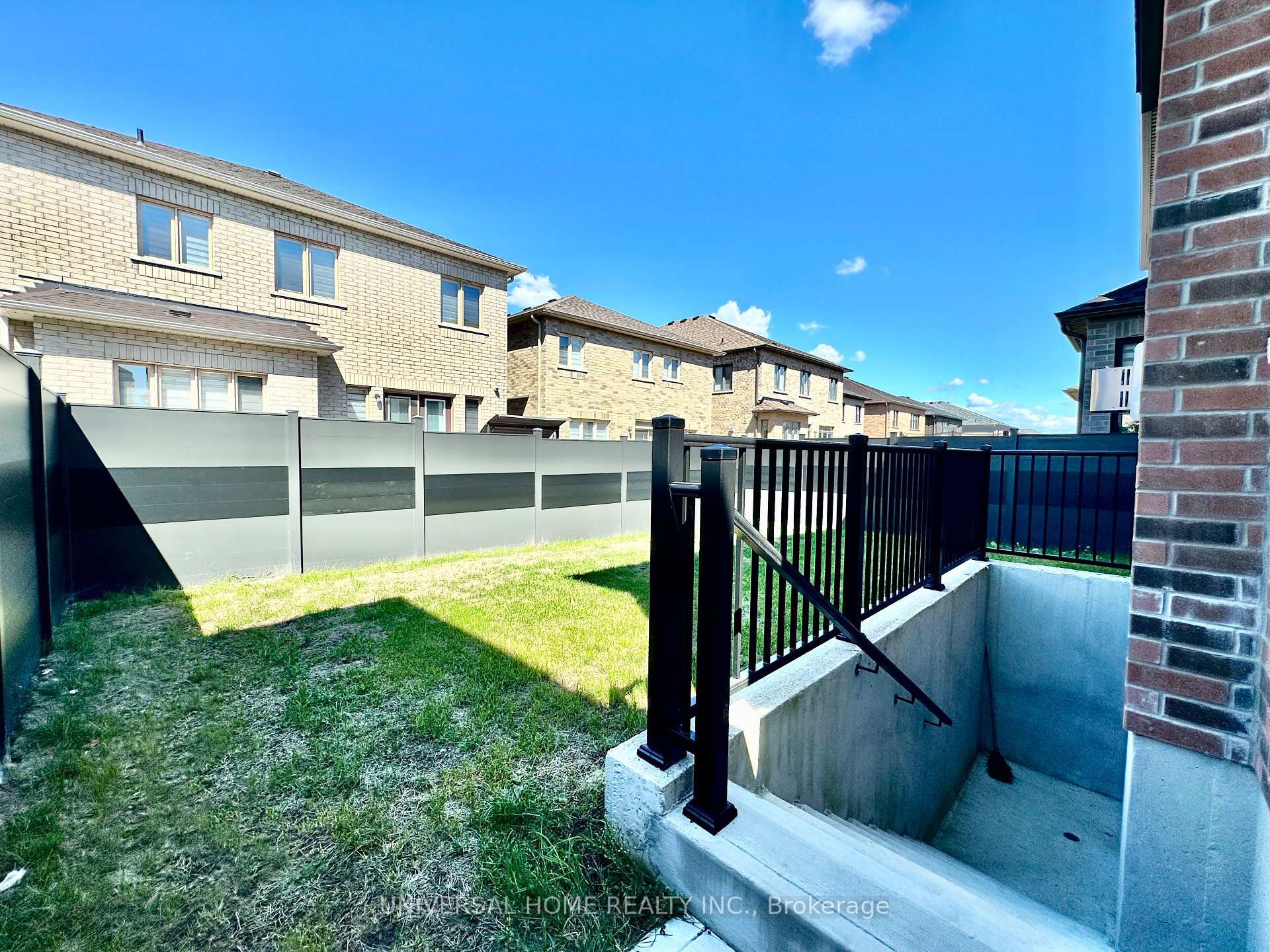 Photo 47 of 152 Mckean Drive, Whitchurch-Stouffville, Stouffville — HOMEH