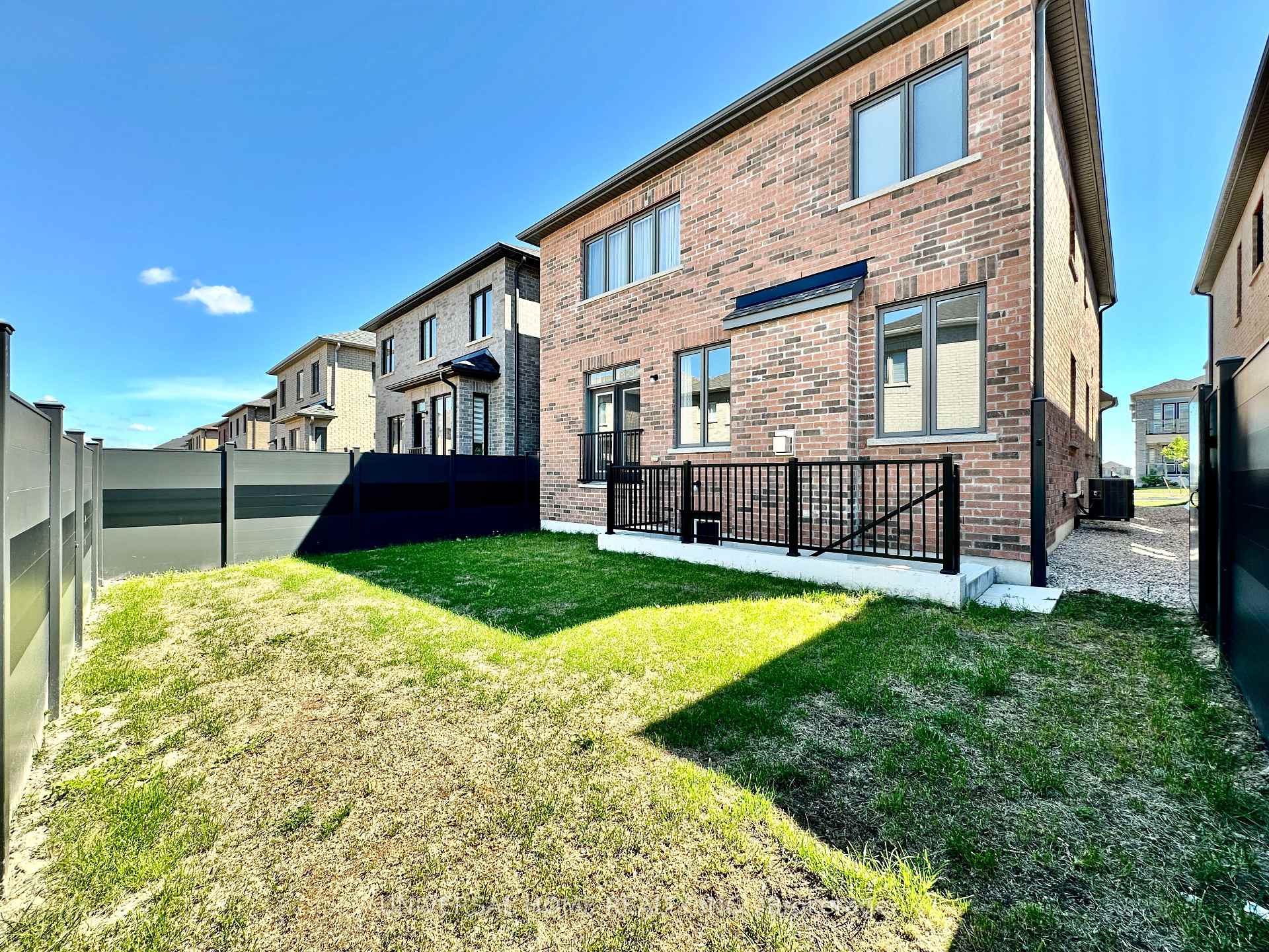 Photo 49 of 152 Mckean Drive, Whitchurch-Stouffville, Stouffville — HOMEH