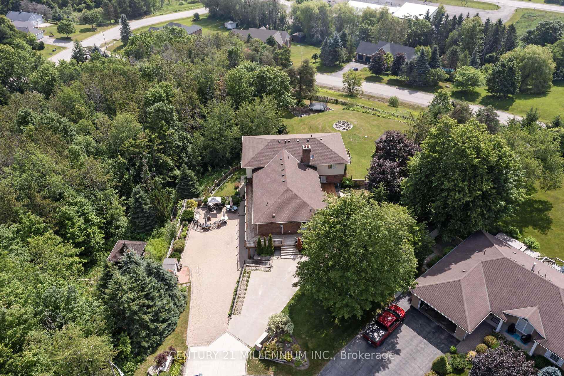 Photo 4 of 6 Kerry Court, Erin, Rural Erin — HOMEH