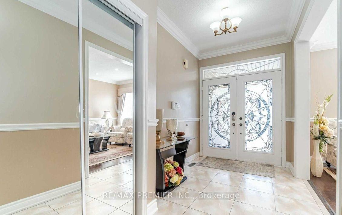 Photo 2 of 139 Haymer Drive, Vaughan, Maple — HOMEH