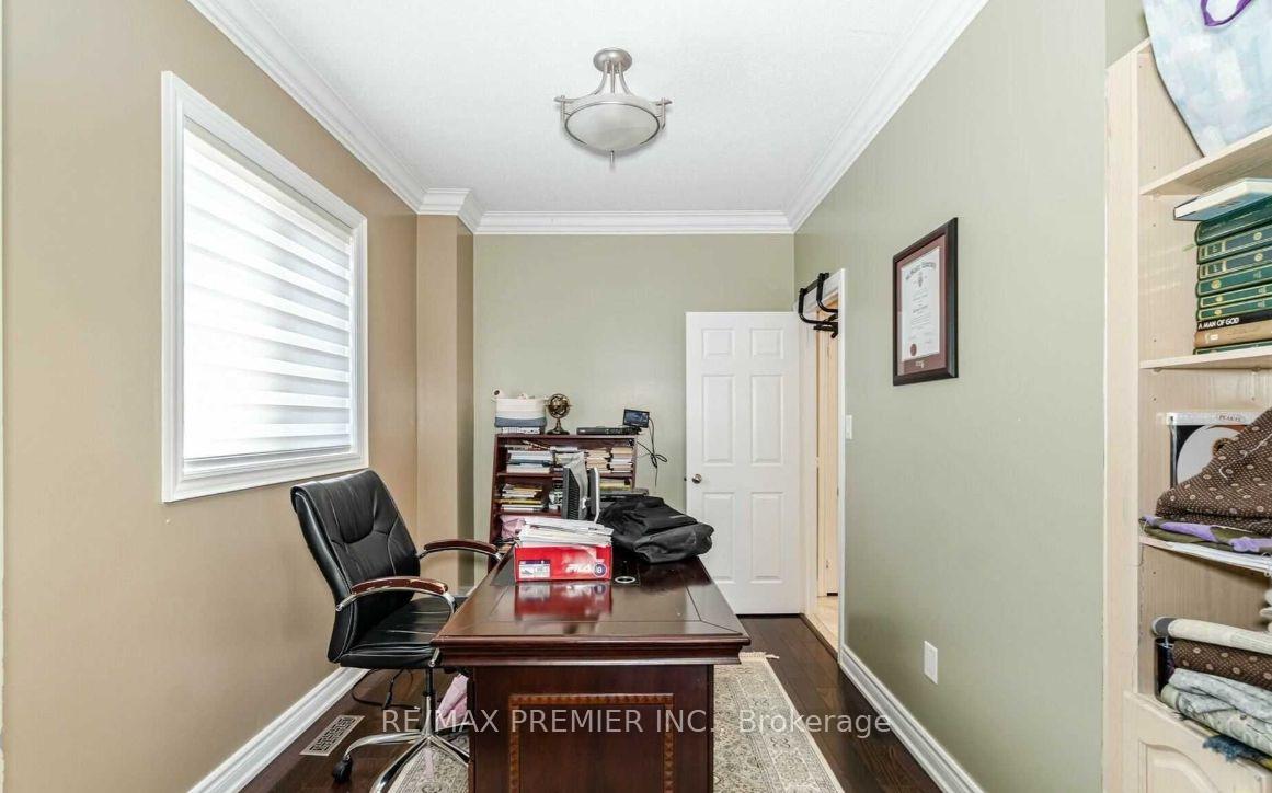 Photo 6 of 139 Haymer Drive, Vaughan, Maple — HOMEH