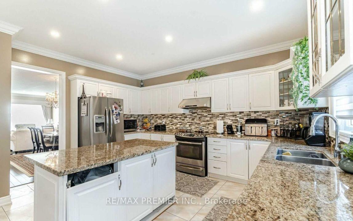 Photo 10 of 139 Haymer Drive, Vaughan, Maple — HOMEH