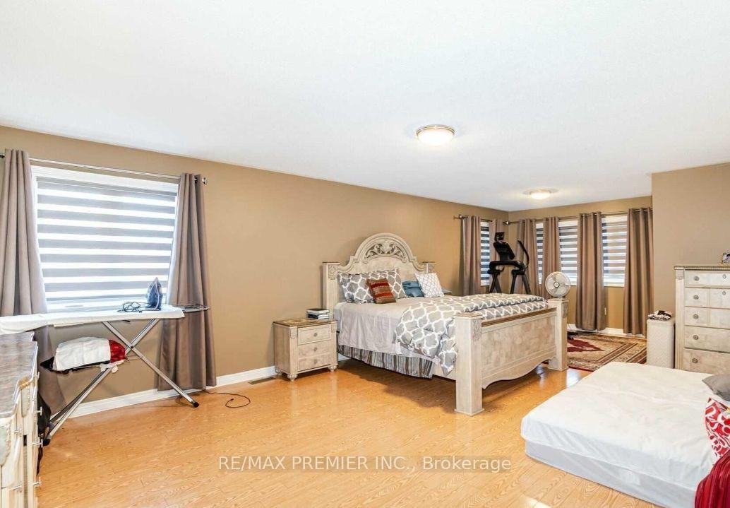 Photo 11 of 139 Haymer Drive, Vaughan, Maple — HOMEH