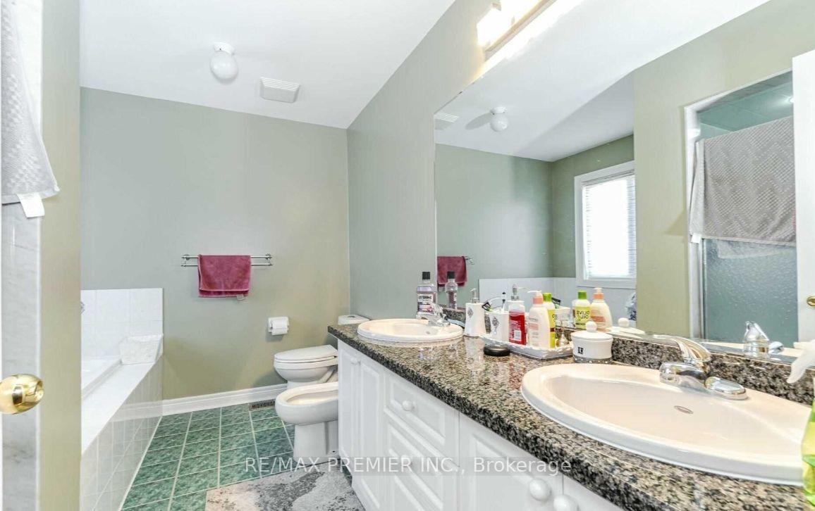 Photo 12 of 139 Haymer Drive, Vaughan, Maple — HOMEH