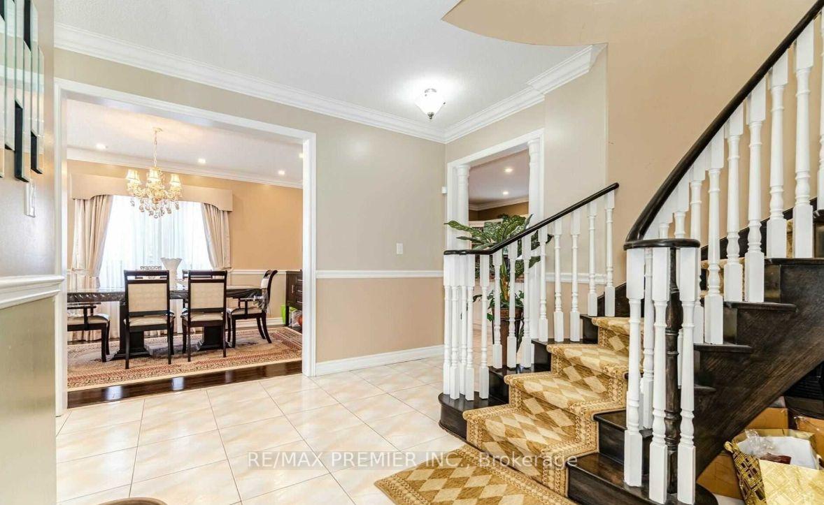 Photo 13 of 139 Haymer Drive, Vaughan, Maple — HOMEH